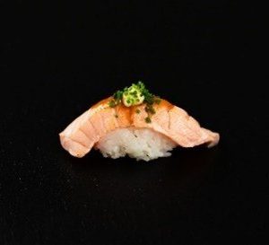 Nigiri Somon Ușor Prăjit//Flamed Salmon